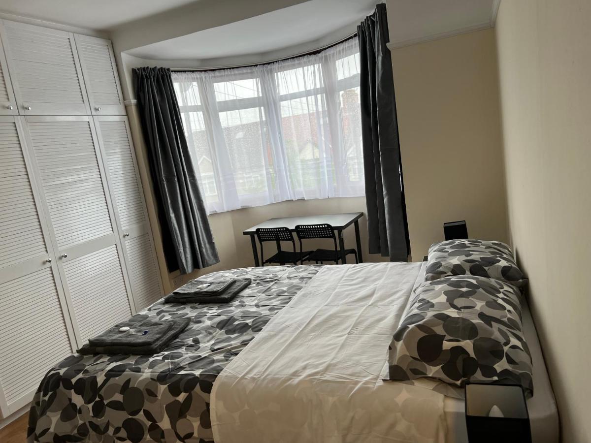 North West Lodge Guest House Лондон Экстерьер фото
